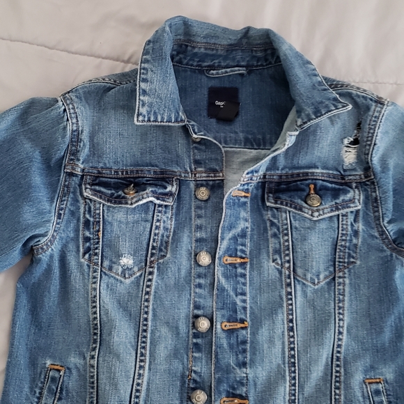 Kid's (unisex) Gap distressed jean jacket. - Picture 3 of 7